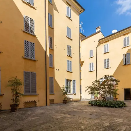 Strada Maggiore Apartment *